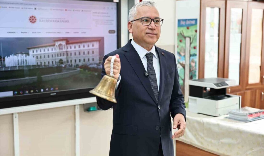 Sivas’ta 114 bin öğrenci için ders zili çaldı Sivas’ta 2025-2026 eğitim öğretim yılı başladı, kentte 114 bin öğrenci