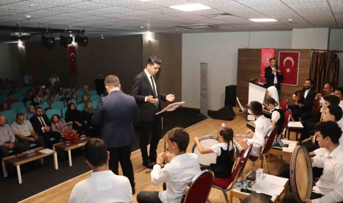 Sivas’ta çocuklardan Mevlid-i Nebi Haftası’na özel konser Mevlid-i Nebi Haftası etkinlikleri kapsamında Sivas İl Müftülüğü Çocuk Korosu
