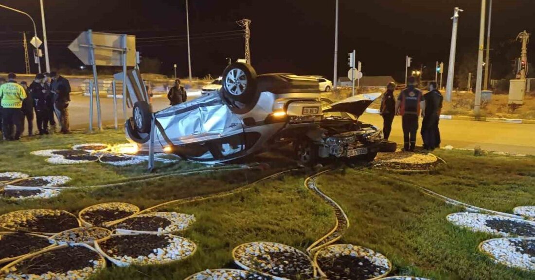 Sivas’ta iki otomobil çarpıştı, sürücüleri yaralandı Sivas’ta iki otomobilin karıştığı kazada sürücüler yaralandı. Edinilen bilgilere göre