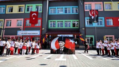 Sivas’ta İlköğretim Haftası dolayısıyla kutlama programı düzenlendi. Vali Reşit Paşa