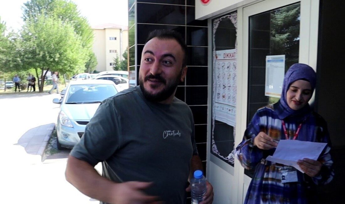 Sivas’ta KPSS heyecanı başladı Sivas’ta KPSS A Grubu Sınavı Genel Yetenek-Genel Kültür Oturumu sınavı