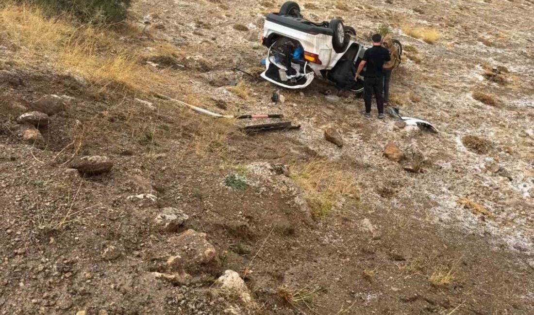 Sivas’ta takla atan otomobilde 2 kişi yaralandı Sivas’ın Gürün ilçesinde meydana gelen trafik kazasında kontrolden çıkan otomobil