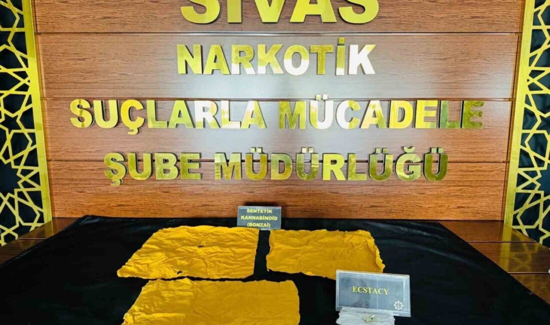 Sivas’ta uyuşturucu operasyonunda 3 tutuklama Sivas’ta düzenlenen operasyonda üzerlerinde uyuşturucuyla yakalanan 3 şüpheli tutuklanarak cezaevine
