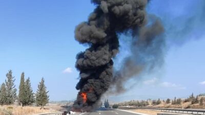 Mersin’in Tarsus ilçesinde seyir halindeki yolcu otobüsü yandı. Şoförün otobüsü
