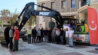 Söğüt Belediyesine hizmet kalitesini artırmak için yeni iş makineleri kazandırıldı.