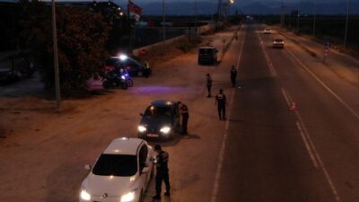 Aydın’ın Koçarlı ilçesinde ‘şok’ yol denetimi yapan jandarma ekiplerince çeşitli