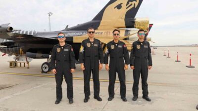 TEKNOFEST kapsamında gösteri uçuşu yapan F-16 gösteri ekibi SOLOTÜRK nefes
