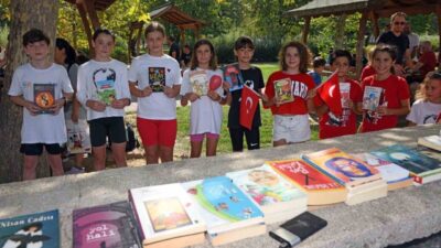 Osmangazi Belediyesi’nin başlattığı 1 Kitap 1 Fidan kampanyasına katılan Osmangazi