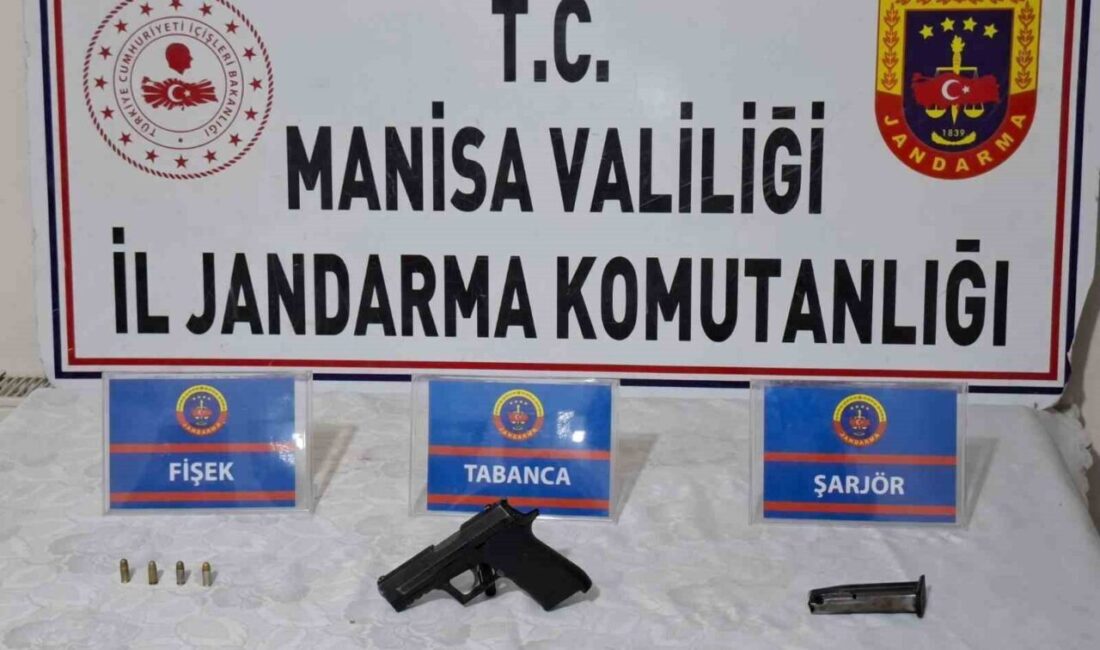 Şüpheli gençten tabanca ve mermi çıktı Manisa’nın Salihli ilçesinde jandarma ekiplerinin şüphe üzerine arama yaptığı şüpheliden,