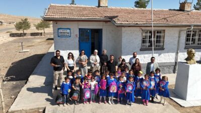 Şanlıurfa’nın Suruç ilçesinde genç avukat doktor ve öğretmenlerin kurduğu bir