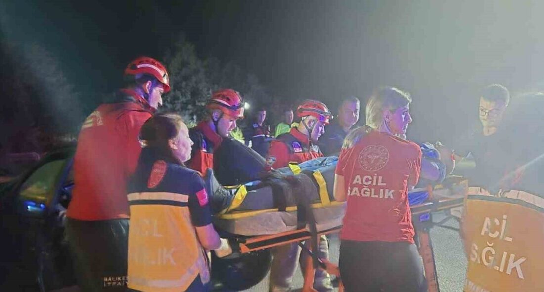 Balıkesir’in Susurluk ilçesinde kamyonla çarpışan Tofaş otomobildeki 2 kişi yaralandı.