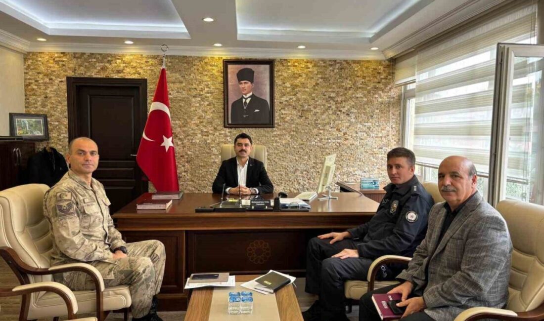 Susuz’da okul tedbirleri masaya yatırıldı Susuz’da eğitim öğretim yılının başlamasıyla birlikte okul önleri ve çevresinde