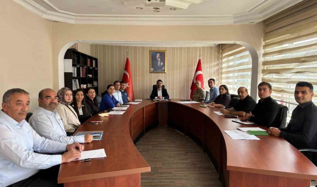 Susuz’da yapılan yatırımlar masaya yatırıldı Susuz Kaymakamı Tutal, kurum amirleriyle değerlendirme toplantısı gerçekleştirdi. Kars’ın Susuz
