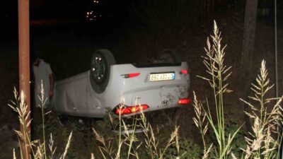 Antalya’nın Serik ilçesinde takla atan otomobilde bulunan sürücü ve yolcu,