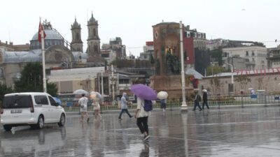 Meteoroloji Genel Müdürlüğü’nün uyarılarının ardından İstanbul’da sabah saatlerinden itibaren sağanak