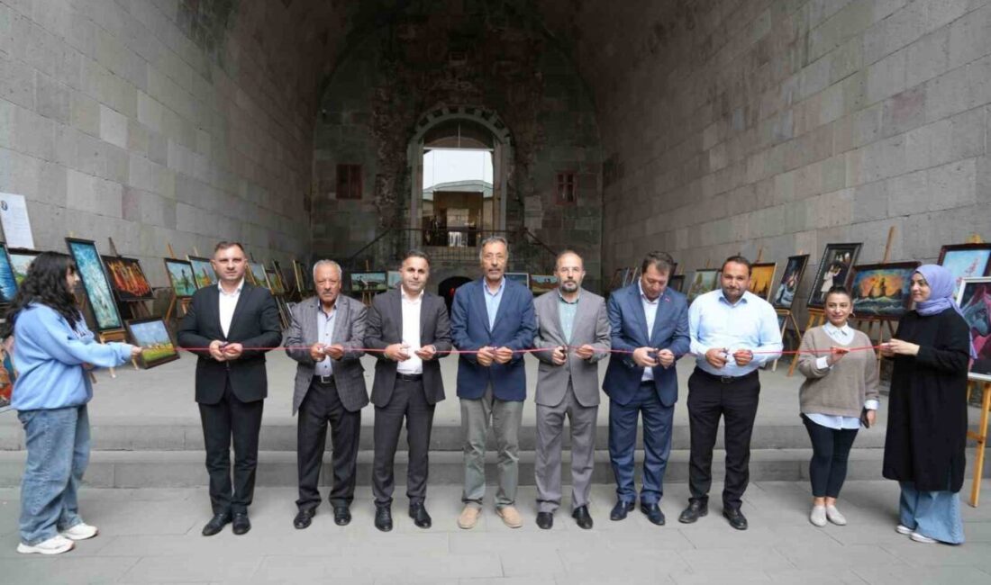 Tarihi Çifte Minareli Medrese’de resim sergisi Erzurum’da tarihi Çifte Minareli Medrese’de 15’inci kişisel sergisini açan Fesih