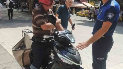 Mersin’in Tarsus ilçesinde zabıta ekipleri, yayaların yoğun olarak kullandığı her
