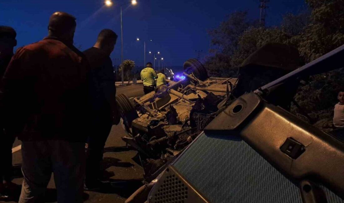 Taşa çarpan Tofaş hurdaya döndü: 2 kişi yaralandı Kilis’te yol kenarındaki taşa çarpan Tofaş aracın hurdaya döndüğü kazada