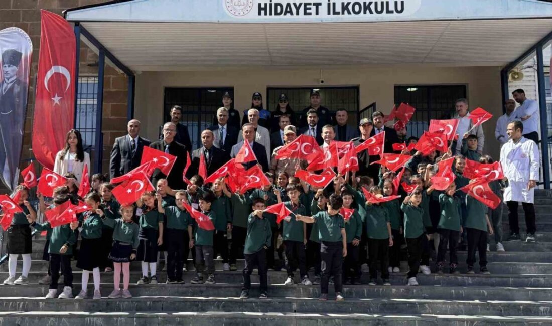 Tatvan’da “İlköğretim Haftası” kutlandı Bitlis’in Tatvan ilçesinde 2025-2026 eğitim öğretim yılının başlaması nedeniyle “İlköğretim
