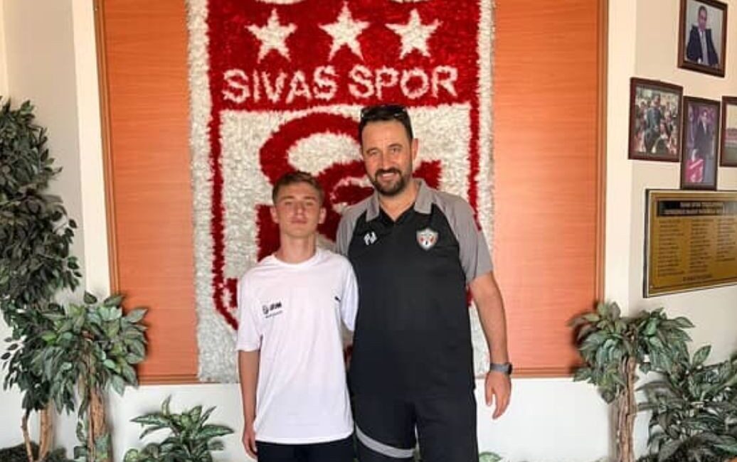 Kütahya’nın Tavşanlı ilçesi kulüplerinden Tavşanlı İdmanyurdu, altyapısından yetiştirdiği bir oyuncuyu