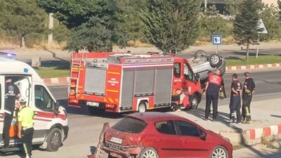 Kütahya’nın Tavşanlı ilçesinde iki otomobilin çarpışması sonucu meydana gelen trafik