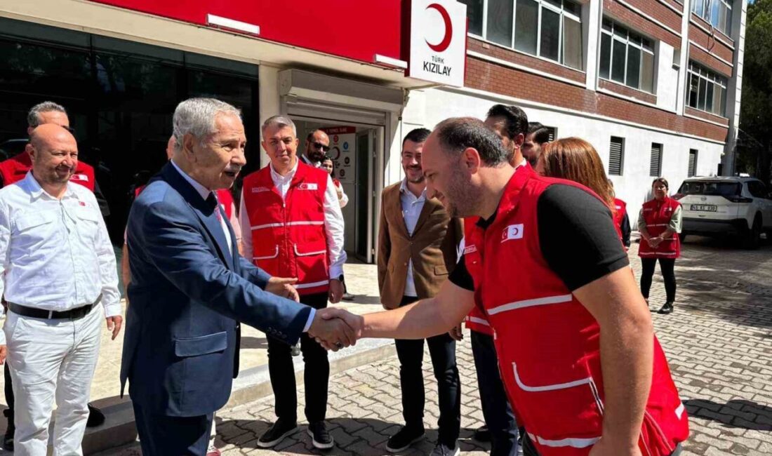 TBMM 22. Dönem Başkanı Bülent Arınç’tan Türk Kızılay Manisa’ya ziyaret TBMM Eski Başkanı Bülent Arınç ve AK Parti MKYK Üyesi