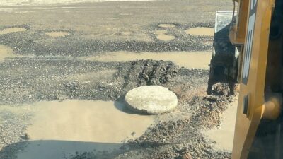 Adıyaman’da, üzeri açık bırakılan lağım çukuru belediye ekiplerince kapatıldı. Adıyaman