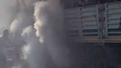 Tekirdağ’ın Süleymanpaşa ilçesinde odun yüklü bir tırın lastiğinde çıkan balata