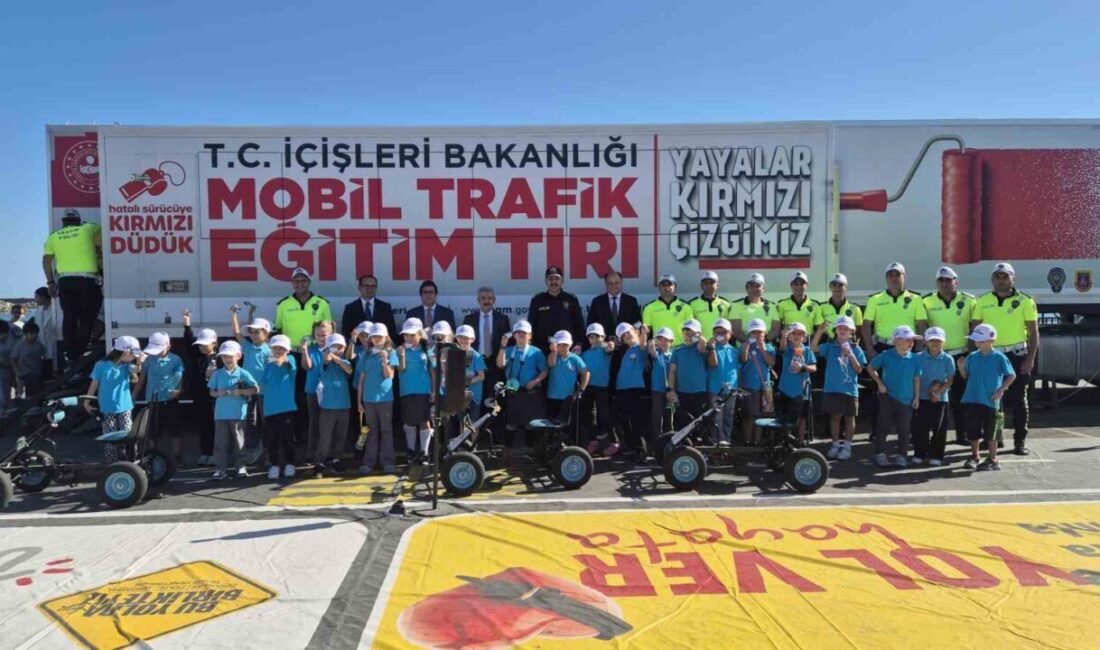Tekirdağ’da mobil tırla trafik eğitimi İçişleri Bakanlığı’na bağlı mobil eğitim tırı, Tekirdağ’a gelerek çocuklara trafik