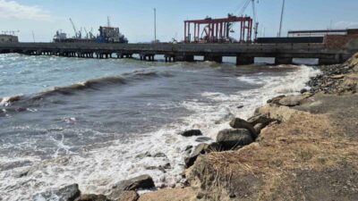 Marmara Denizi’nde etkili olan poyraz fırtınası sebebiyle Tekirdağ kıyılarında deniz