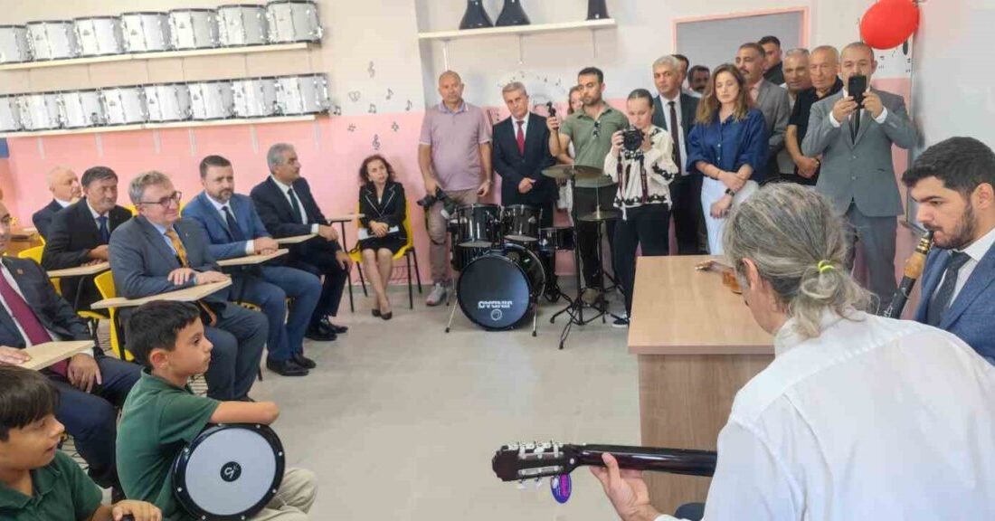 Tekirdağ’da “Roman Gençlik Forumu ve Rol Modeli Etkinliği” Tekirdağ’ın Şarköy ilçesinde düzenlenen Sosyal Hizmetler Şarköy Roman Gençlik Forumu