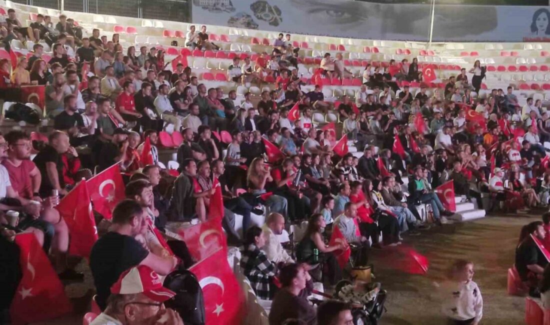 Tekirdağ’da Türkiye’nin Yunanistan galibiyetini dev ekranda izlediler EuroBasket’te yarı final heyecanı yaşandı. Türkiye, Yunanistan’ı mağlup ederek finale