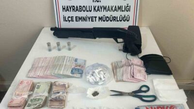 Tekirdağ’ın Hayrabolu ilçesinde uyuşturucu satıcılarına yönelik düzenlenen operasyonda 7 şüpheli