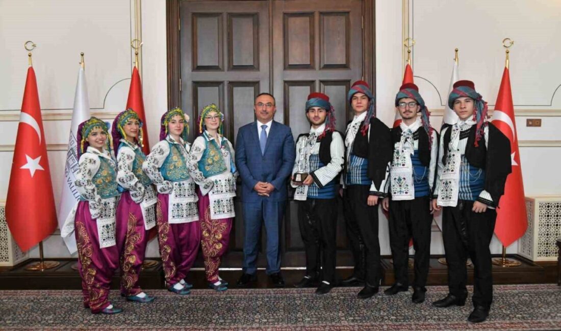 Tekirdağlı ekip Türkiye ikincisi oldu Türkiye Halk Oyunları Federasyonunun 2025 yılı faaliyet programında Afyonkarahisar’da düzenlenen
