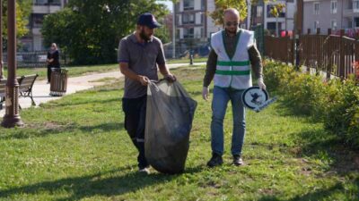 AK Parti Düzce Teşkilatları, ‘Temiz Şehir Düzce’ kampanyasına park temizliği