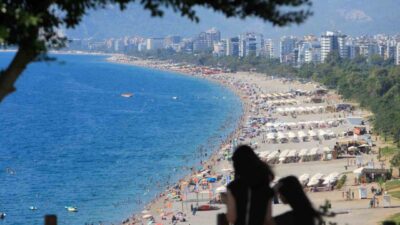 Antalya’da eylül ayının ortaları olmasına rağmen hava sıcaklığı 37 dereceyi