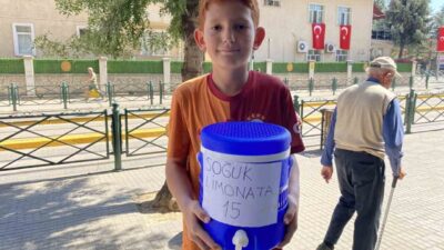 Eskişehir’de ticareti merak eden 11 yaşındaki Rasefe Bakırlıoğlu, haftanın bir