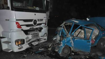 Kahramanmaraş’ın Afşin ilçesinde tırla otomobilin kafa kafaya çarpışması sonucu meydana