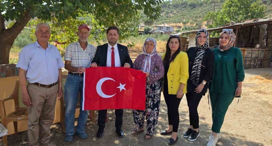 Tire AK Parti’den şehit ailesine anlamlı ziyaret AK Parti Tire İlçe Başkanı A. Kadir Uğurlu ve beraberindeki