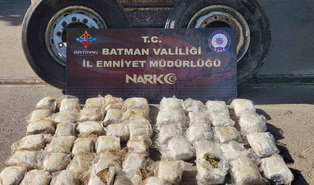Batman’da iki araçta yapılan aramada tırın tekeri içinde 27 kilo