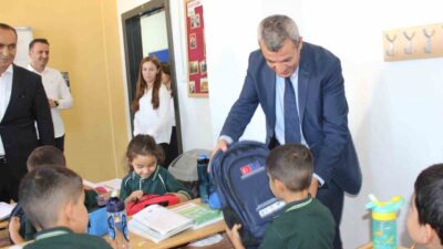 Malatya’da kırsalda eğitim gören öğrencilere çanta ve kırtasiye malzemeleri dağıtıldı.