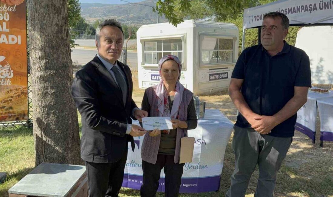 Tokat Gaziosmanpaşa Üniversitesi’nde (TOGÜ) gerçekleştirilen geleneksel bal hasadı etkinliğinde üretim