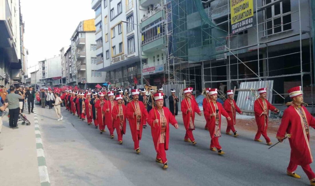 Tokat’ın fethinin 950 yılı Niksar’da mehteranla kutlandı Tokat’ın fethinin 950 yılı dolayısıyla Niksar’da düzenlenen kortej yürüyüşünde mehteran