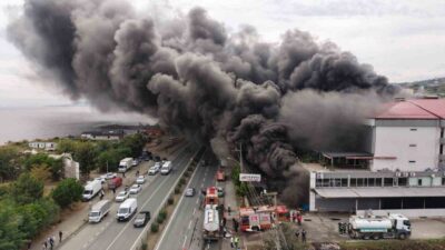 Trabzon’un Akçaabat ilçesinin Darıca mahallesinde Deppo’ isimli alışveriş merkezinde yangın