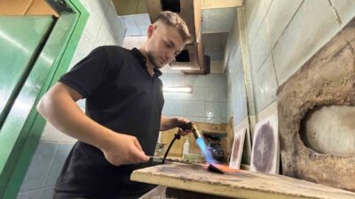 Trabzon’da yaşayan 16 yaşındaki Metehan Arslan, geleneksel el sanatlarından hasır