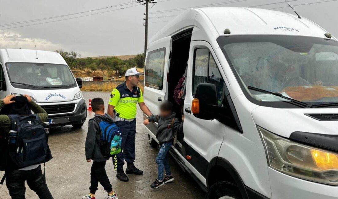 Trafik jandarması okul servisi denetimine başladı Aksaray’da eğitim-öğretim yılının başlamasıyla birlikte jandarma ekipleri de okul servislerine