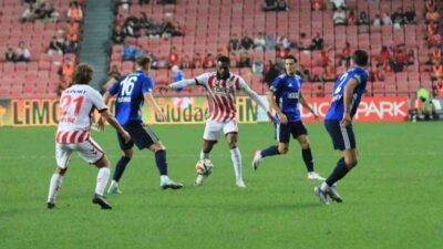 Trendyol Süper Lig’in 3. hafta erteleme maçında Samsunspor, Kasımpaşa’yı ağırlıyor.