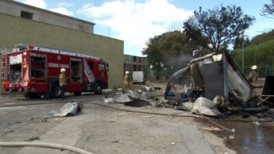 Bakırköy’de bulunan bir pazar yerinin otoparkında yangın çıktı. Çay ocağında