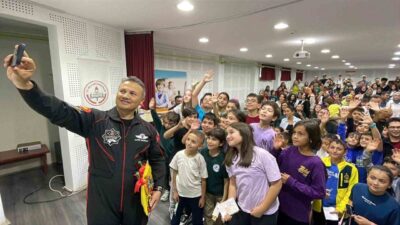 Türkiye’nin ilk astronotu olan Alper Gezeravcı yeni eğitim-öğretim yılının ilk