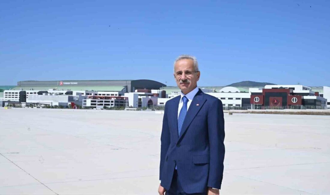 Ulaştırma ve Altyapı Bakanı Uraloğlu: “Havayolu işletmeleri her yolcuya en az 200 mililitre içme suyunu ücretsiz temin edecek” Ulaştırma ve Altyapı Bakanı Abdulkadir Uraloğlu, “Sivil Havacılık Genel Müdürlüğümüz